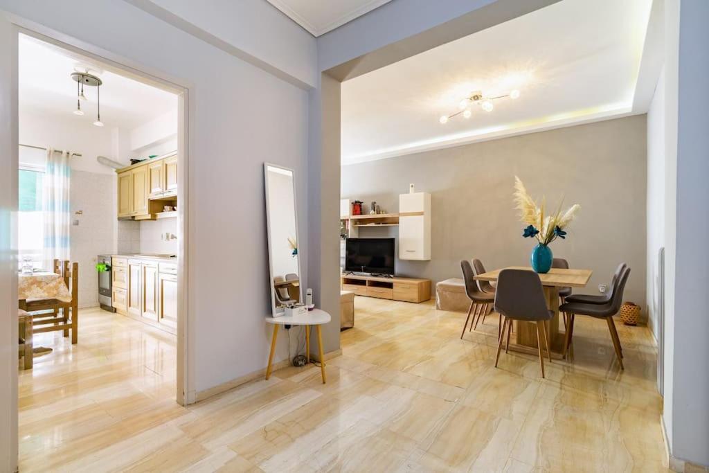 Urban Grey Apartment Атина Екстериор снимка