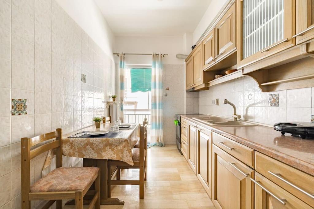 Urban Grey Apartment Атина Екстериор снимка