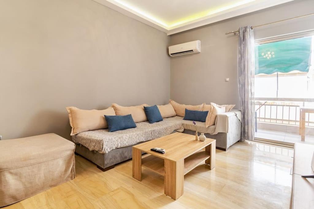 Urban Grey Apartment Атина Екстериор снимка