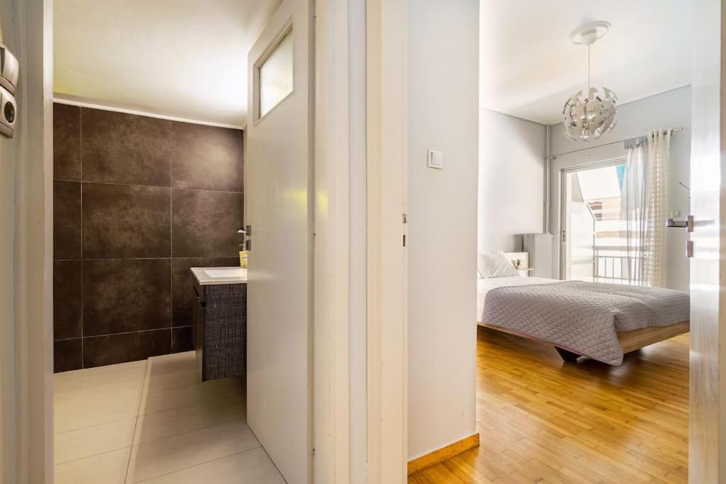 Urban Grey Apartment Атина Екстериор снимка
